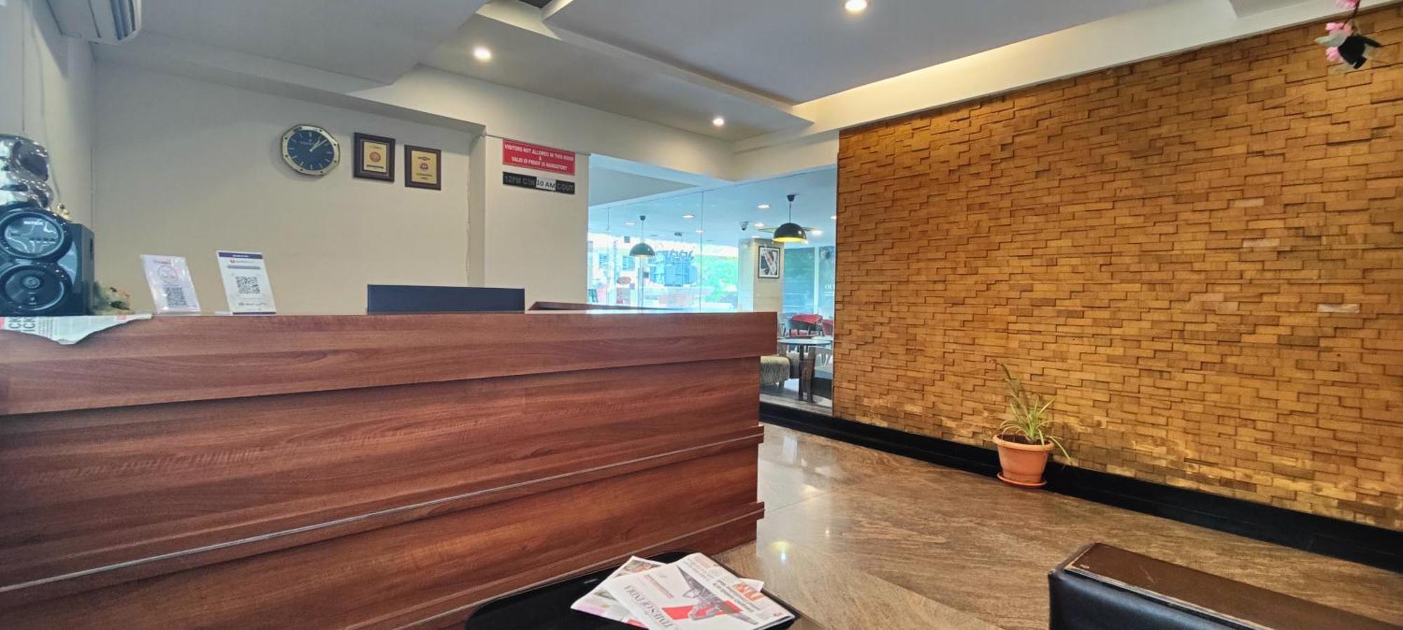 Hotel Krrish Inn - Ameerpet, Хайдарабад Экстерьер фото